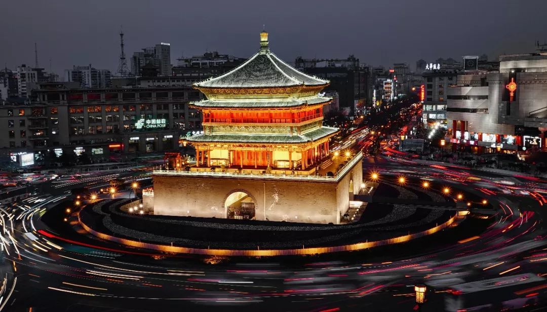 3月26日西安钟楼城墙大雁塔等标志性建筑熄灯一小时