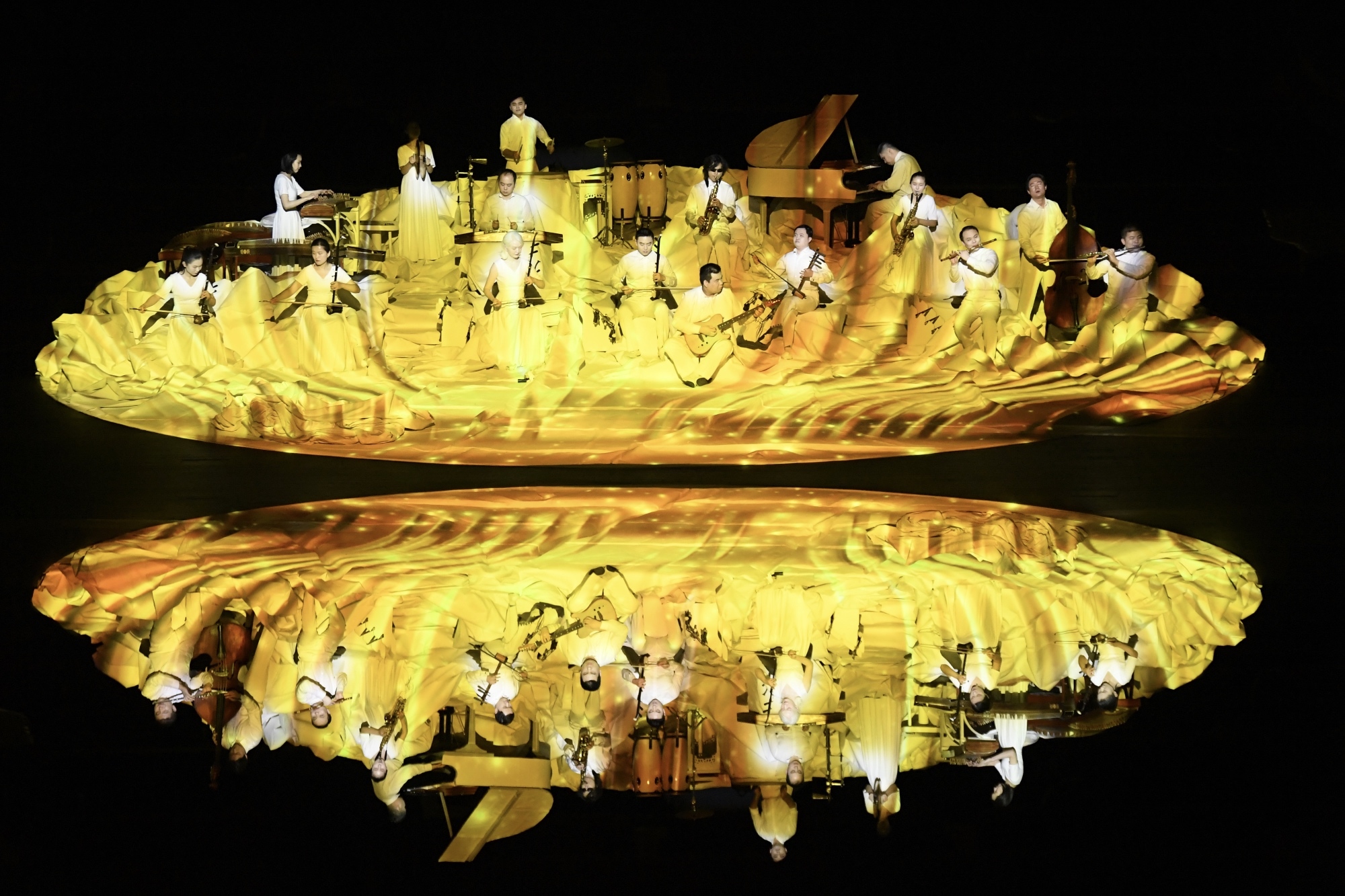 《永曜之花》全部器乐演员都是盲人。中国残疾人艺术团供图