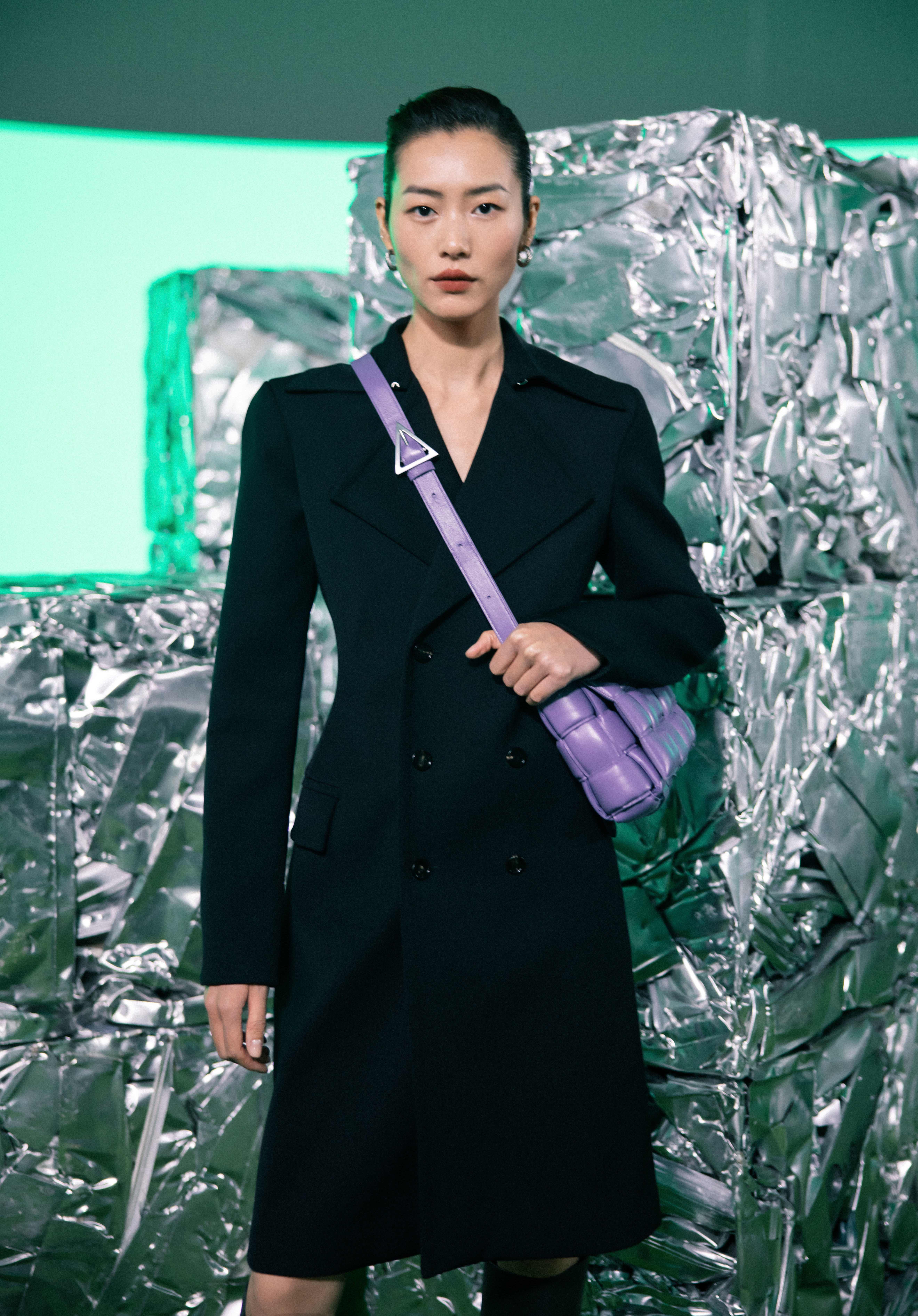 米卡,刘雯,傅菁 演绎Bottega Veneta 经典Padded Cassette手袋