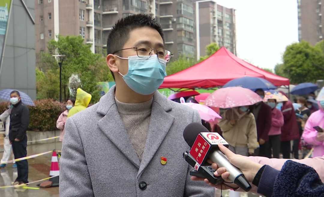 英雄城同心战疫南昌市青山湖区党员志愿者坚守一线筑牢战疫红色防线