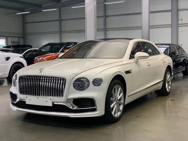 2022款宾利飞驰v8天津港最新优惠30万