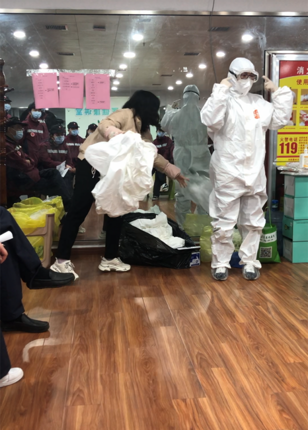 南大二附院援南昌市第九医院抗疫医疗队成建制接管一隔离病区