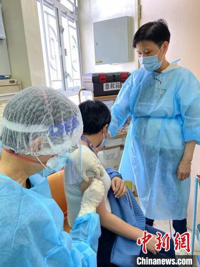 香港海关义工队助力安老院舍疫苗接种工作
