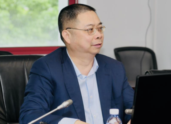 新闻晚报:救援队连夜搜寻坠机黑匣子 秦刚称若美制裁中国必将有力回应