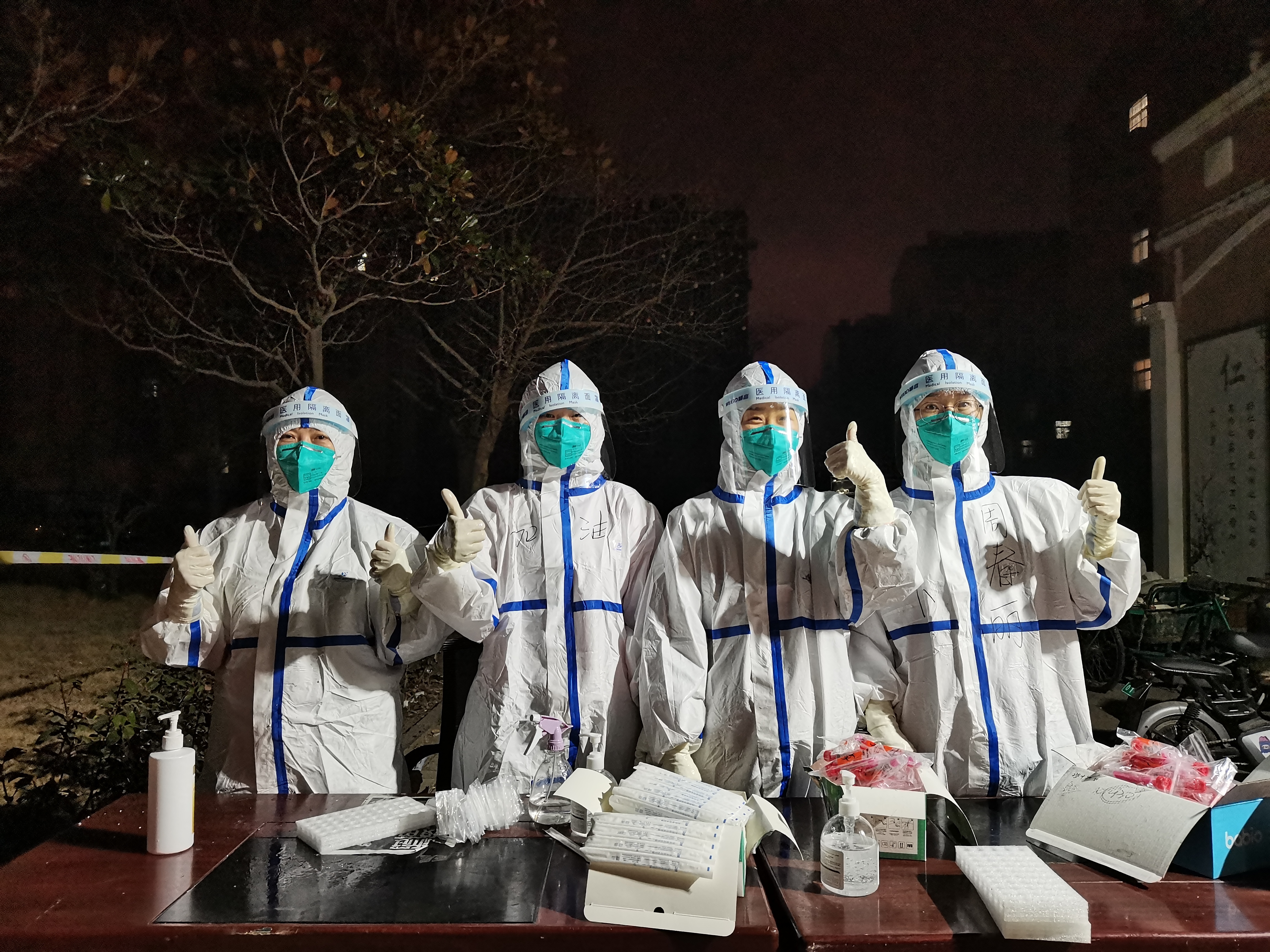 为你而“莱” 无问东“西” 青岛市中心集团莱西核酸采样医疗队被 授予“战疫先锋示范岗”