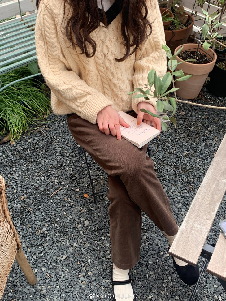 衬衫+针织背心+半裙