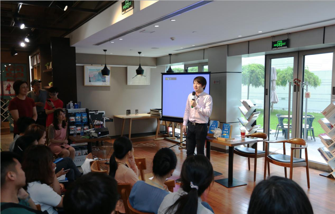 警告!|卷款5.4亿连夜跑路 昔日的北大学霸人设崩了