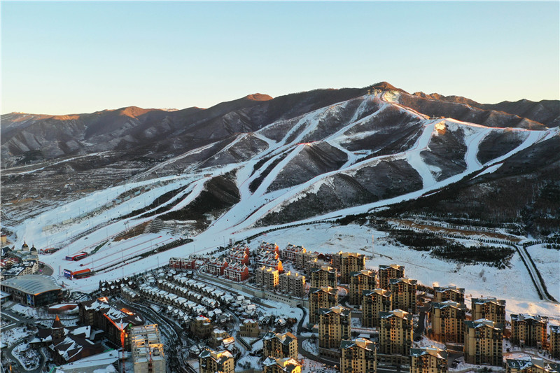 这是张家口市崇礼区富龙滑雪场景色新华社记者杨世尧摄