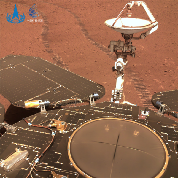 祝融号火星车发回最新自拍照累计行驶1784米已风尘仆仆