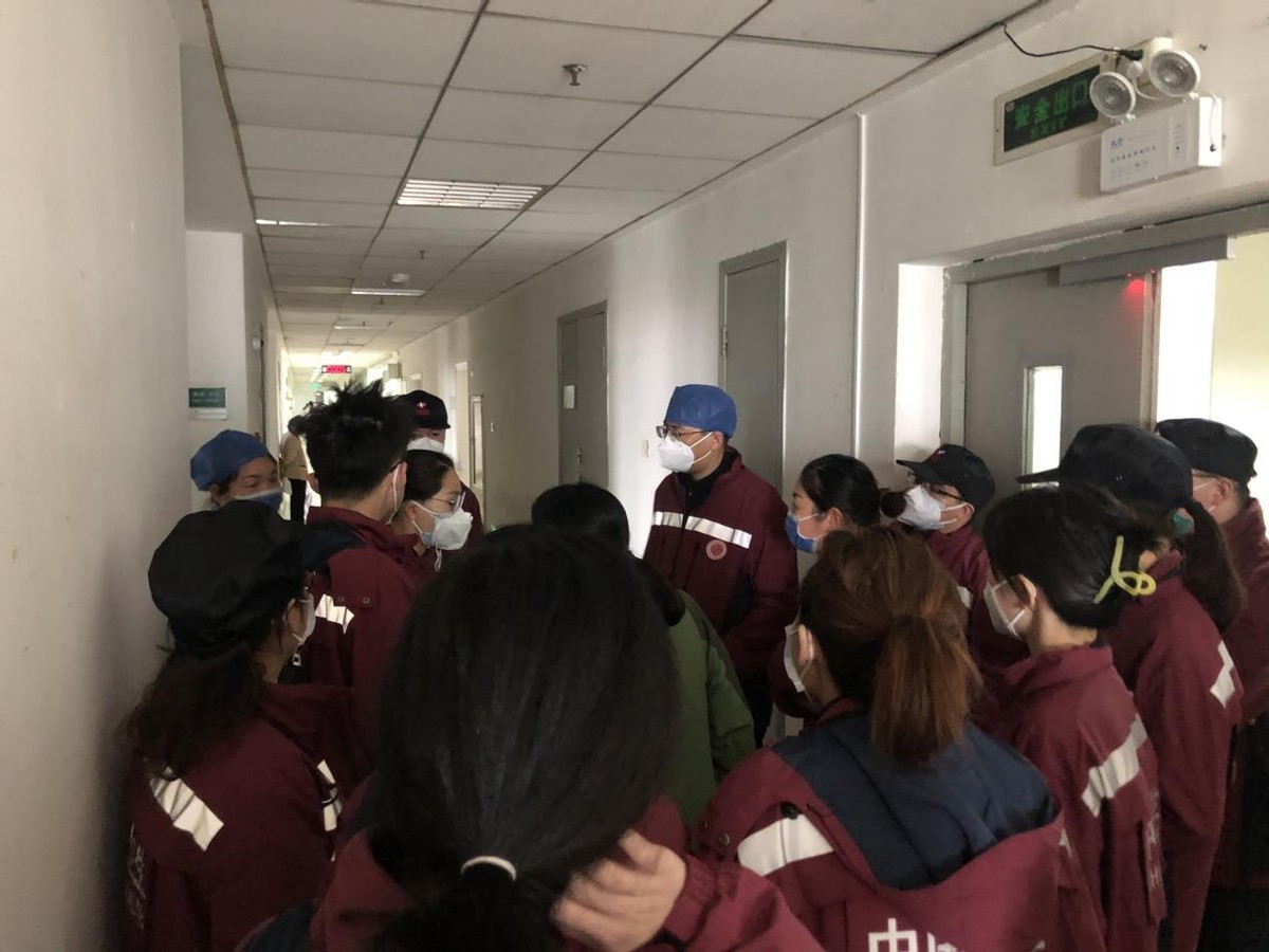 南大二附院援南昌市第九医院抗疫医疗队成建制接管一隔离病区