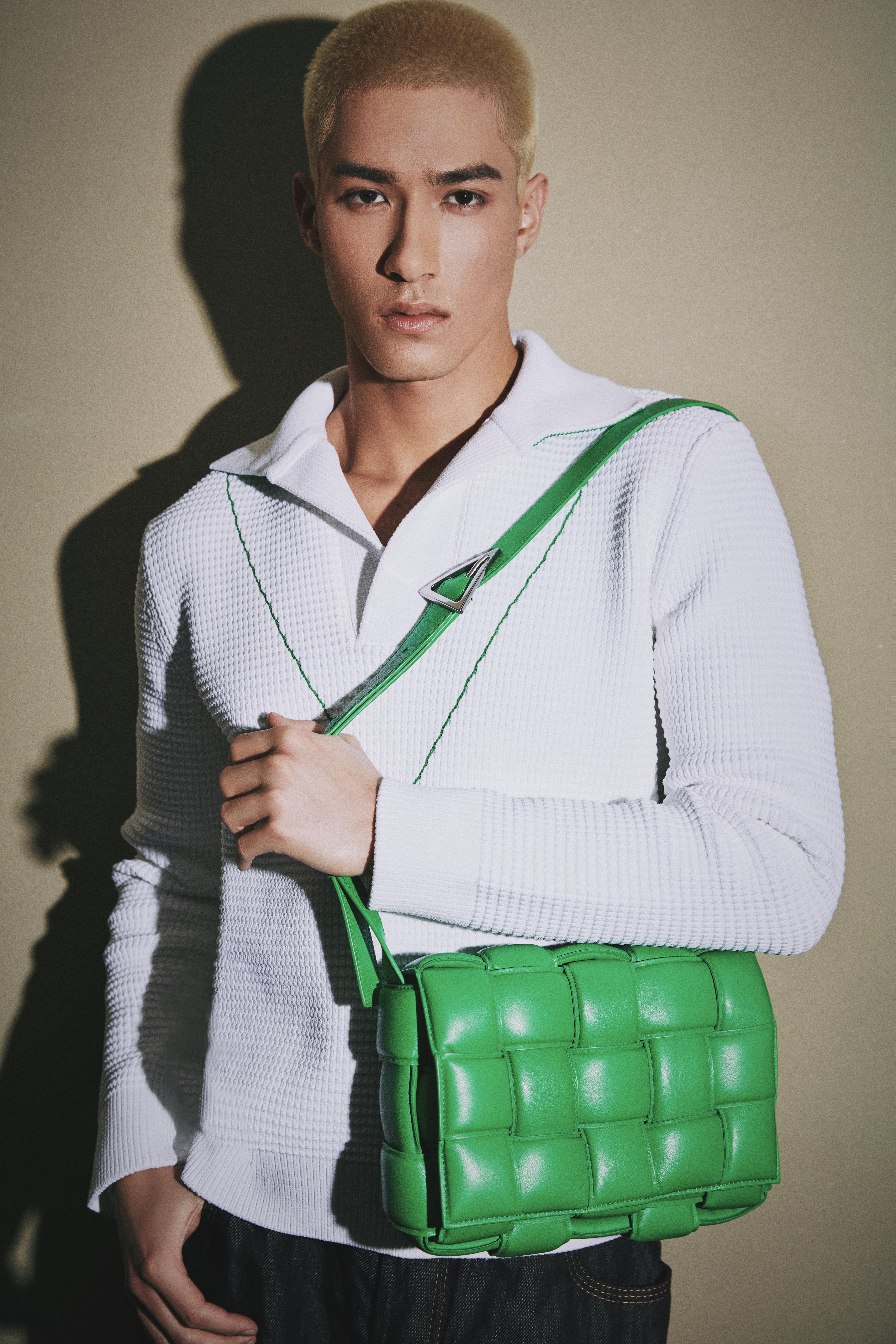 米卡,刘雯,傅菁 演绎Bottega Veneta 经典Padded Cassette手袋