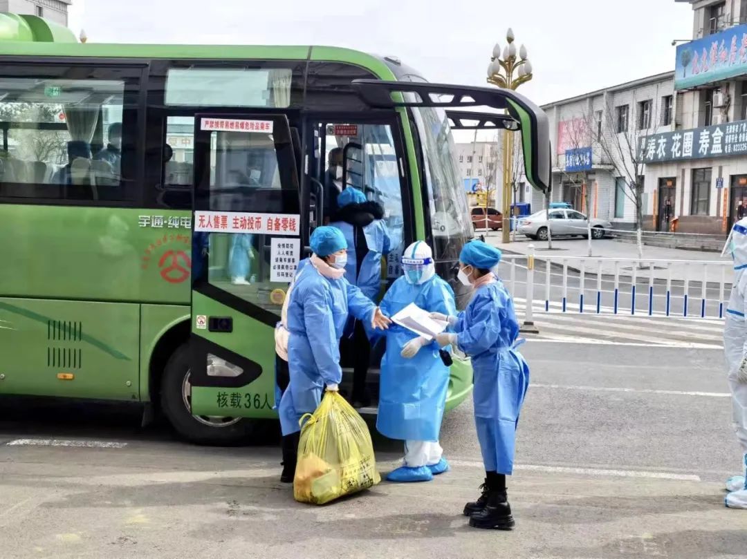 九臺區中醫院方艙醫院首批116名新冠肺炎患者治癒出院