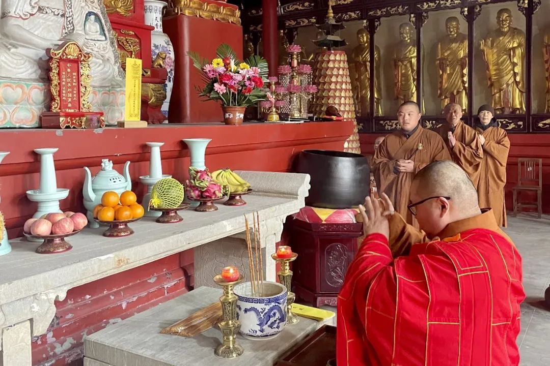 太倉同覺寺:共念阿彌陀佛,為mu5735祈禱蘇州寒山寺:我們一起,分擔這份