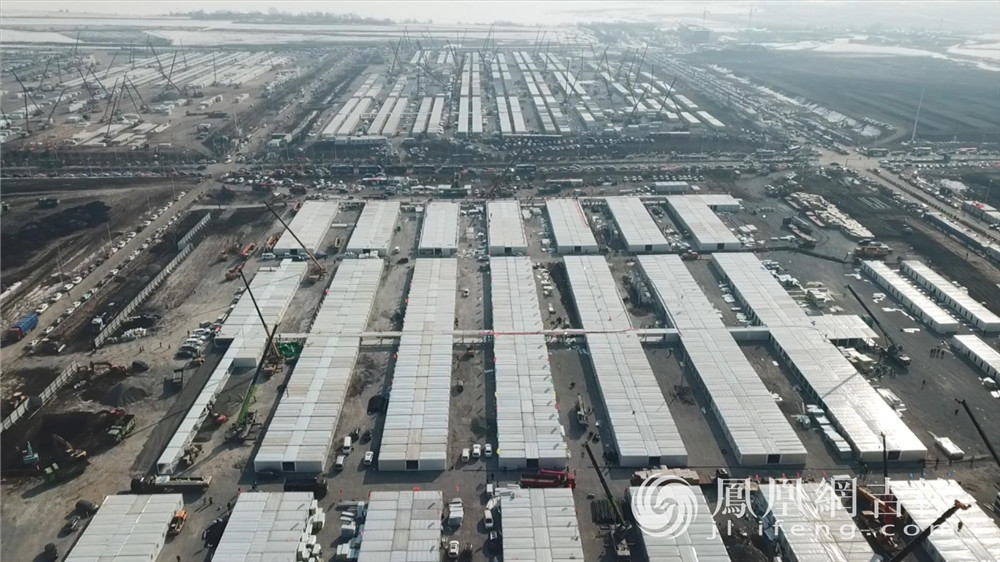 长春兴隆山隔离方舱建设现场。凤凰网吉林 梁琪佳摄