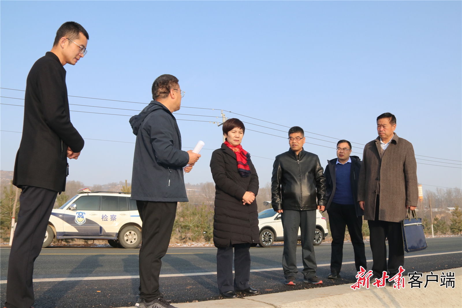 渭源县检察院检察干警巡查河道(渭源县检察院供图)