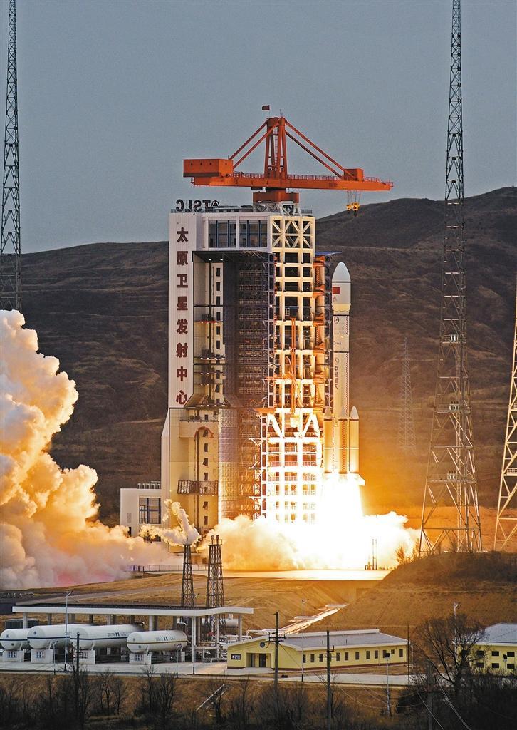 我国首型固体捆绑运载火箭长征六号改首飞成功 新华社发