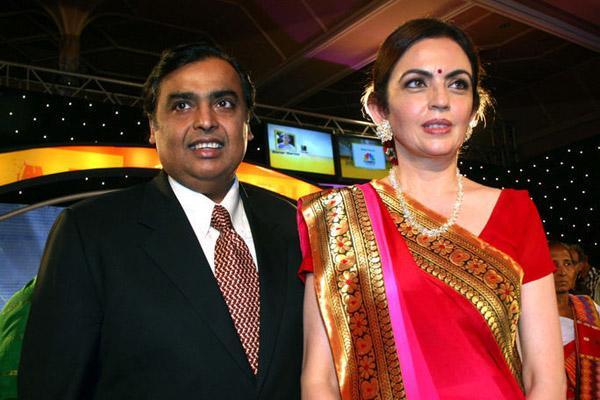 印度首富穆凱什·安巴尼與妻子