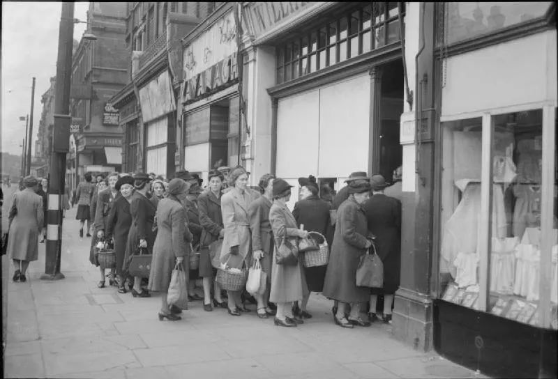 1945年伦敦粮店外的队伍