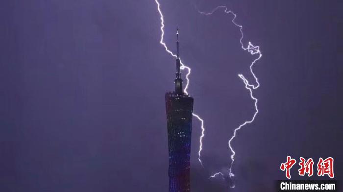 冷空气携强对流持续影响广东全省多地遭遇雷雨突袭
