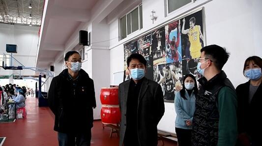 贺瑞虎蒲守智深入校园现场指导疫情防控工作