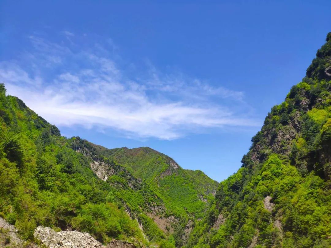 临夏积石山旅游大通道上无处不在的美