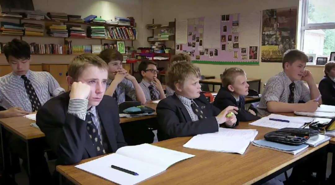 英国纪录片《交换学校：阶级差异》剧照。