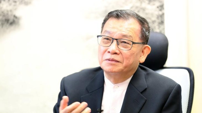 走近《明报月刊》掌门潘耀明