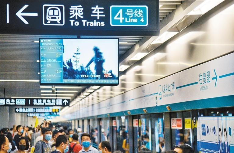 西安地铁14号线北客站实现站内“三线换乘”。　　（首席记者 王健 摄 资料图片）