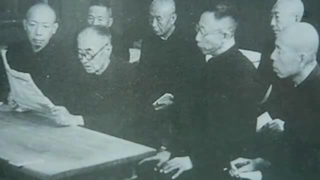 1952年夏季的一天，溥仪侄儿给溥仪一张纸条劝告他自动交代皮箱里的珠宝