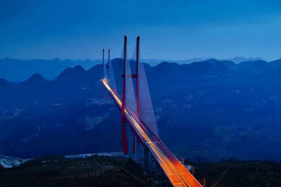 遇山开路、遇水造桥 中国大桥是跨山越海的硬核浪漫