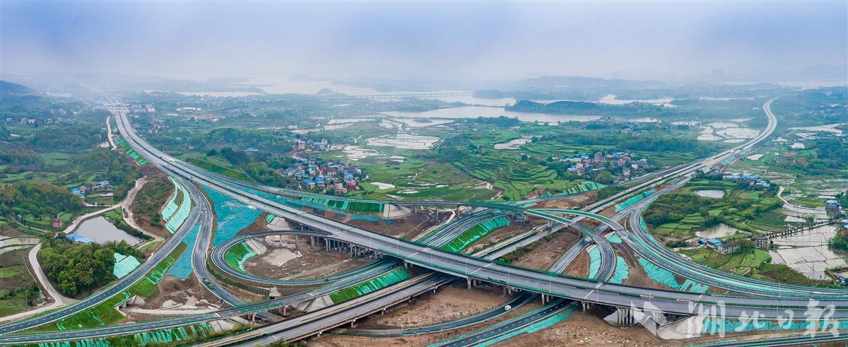 鄂州花湖机场高速全线贯通