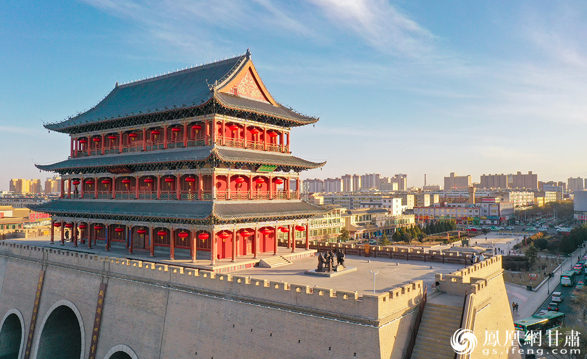 武威南城门楼，又名凉州昭武门，始建于隋朝，凉州古八景之一。杨艺锴 摄