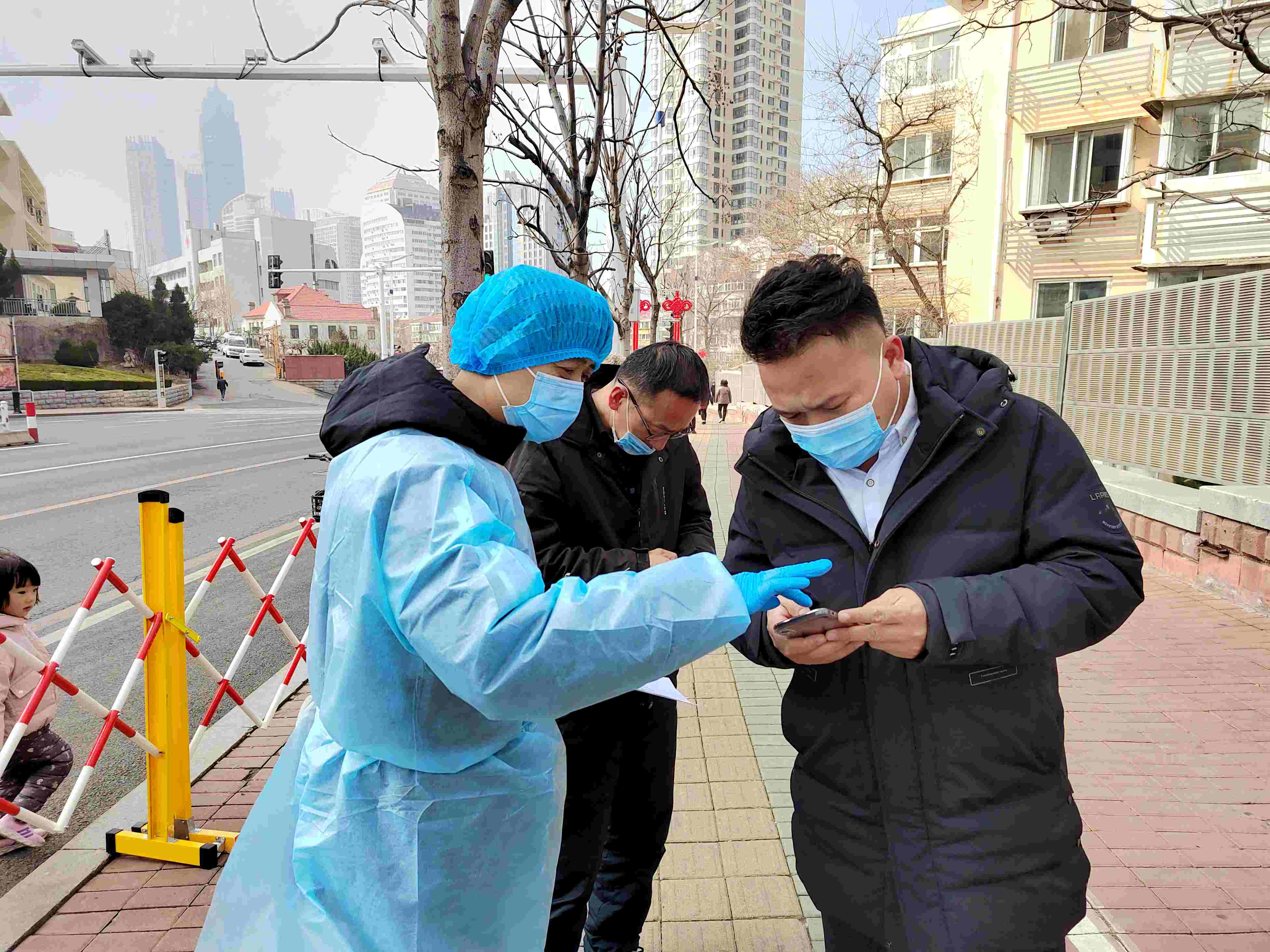 烟台芝罘税务： 初春一抹“税务蓝” 筑牢“战疫防护网”