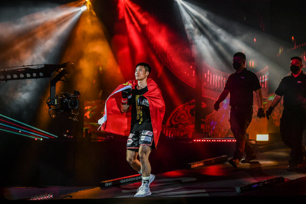 ONE冠军赛冬日战神邱建良迎战秋元皓贵