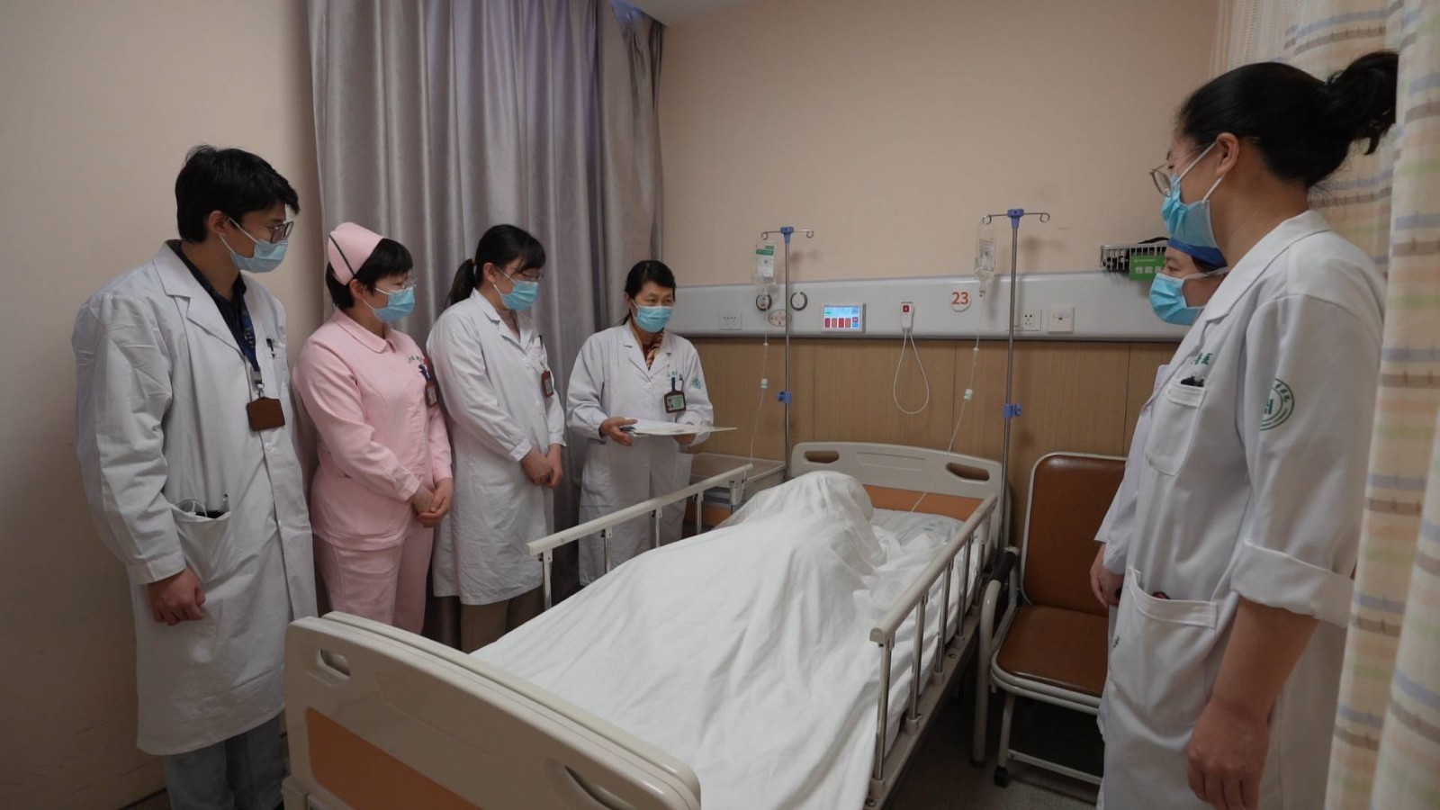 同年不同日济宁四胞胎孕妇紧急转诊齐鲁医院罕见延迟分娩
