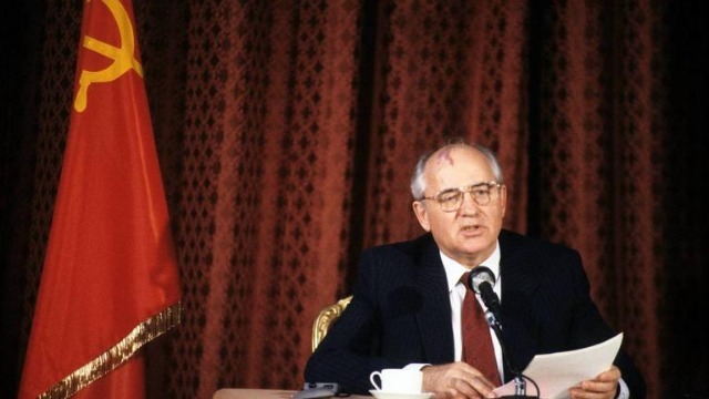 珍贵影像：戈尔巴乔夫宣布辞去苏联总统职务