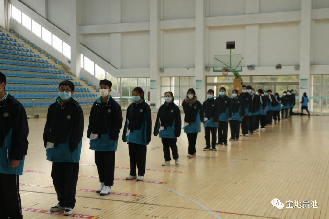 池州市第六中学核酸检测现场报到当天,笔者来到池州市第六中学,杏花村