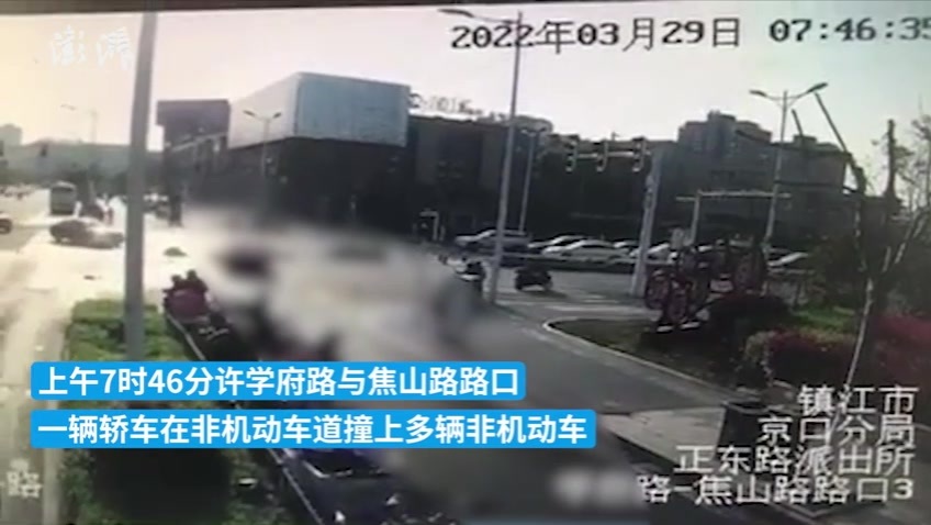 镇江警方通报轿车非机动车道撞向人群：4人受伤，司机被控制