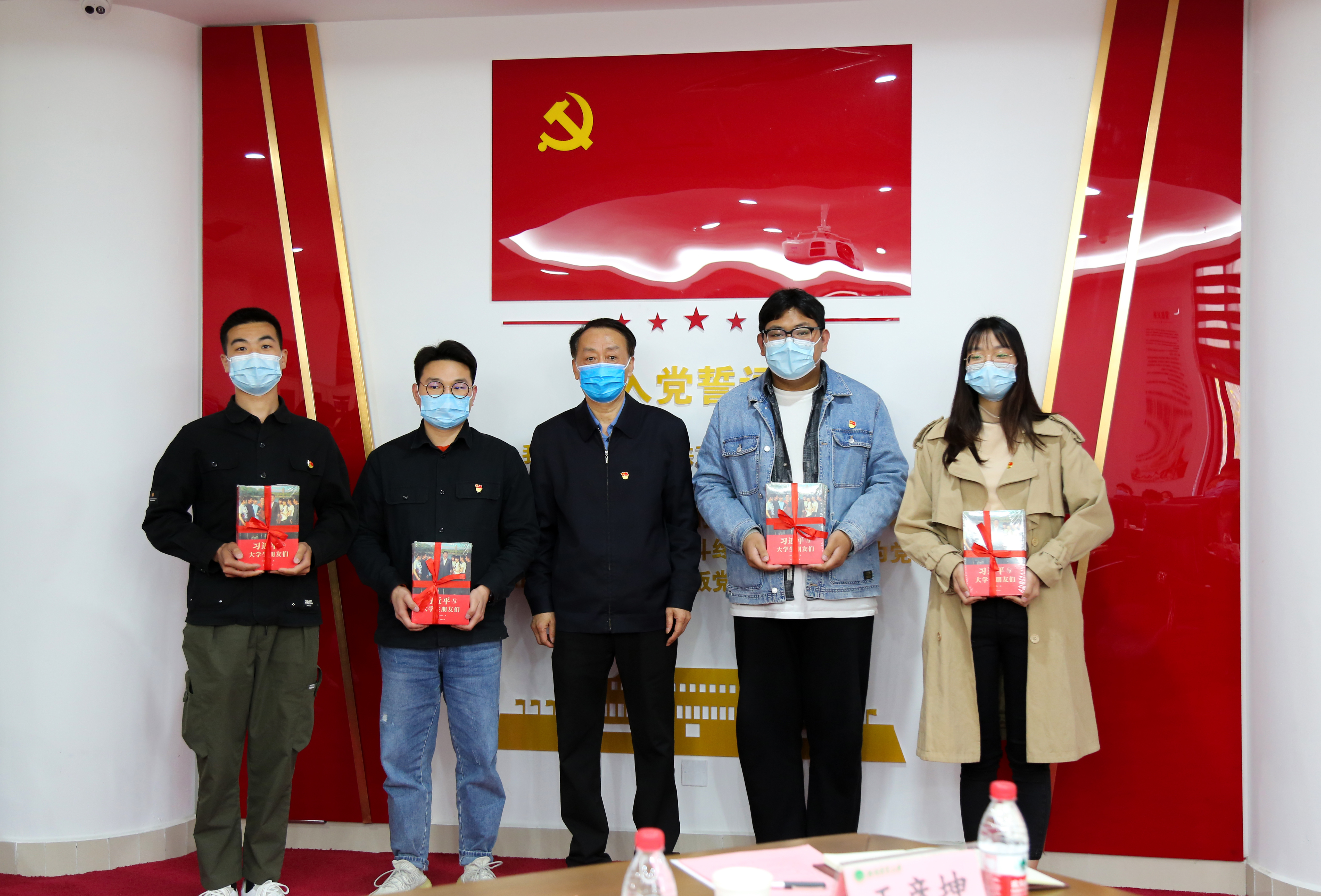 河南农业大学党委书记魏蒙关参加农学院学生党支部主题党日活动