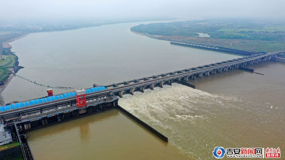 泰和：大坝开闸放水助力电网工程建设（图）