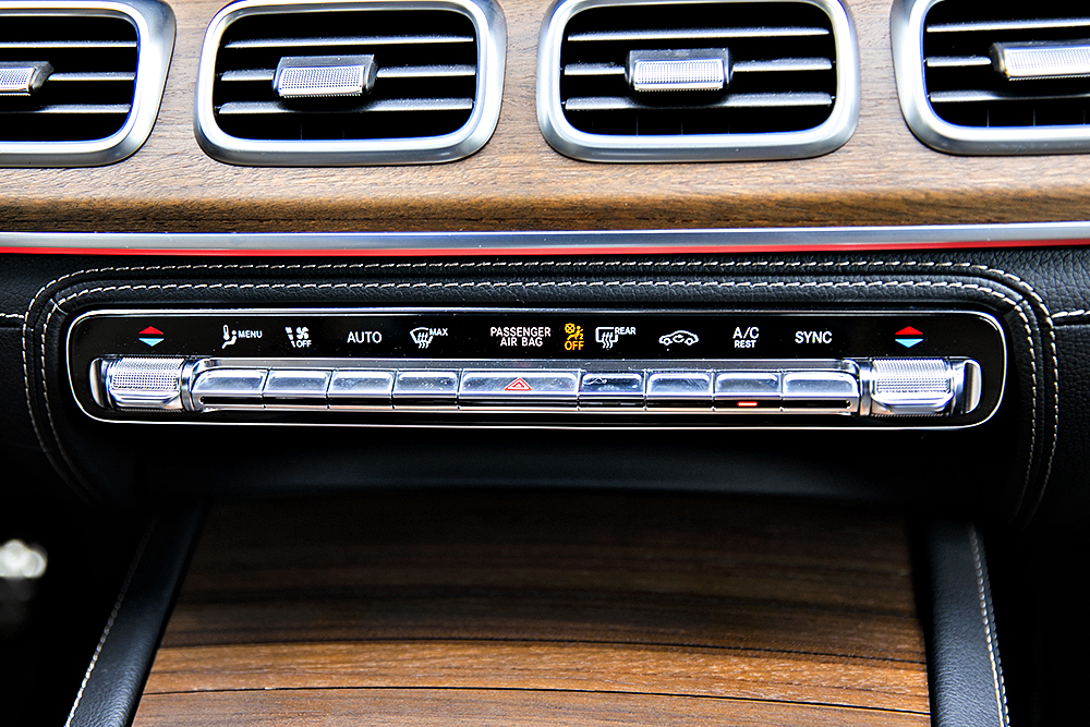 试驾丨奔驰家族旗舰SUV的本质显露无疑，但这台GLS450还可以将细节做得更好