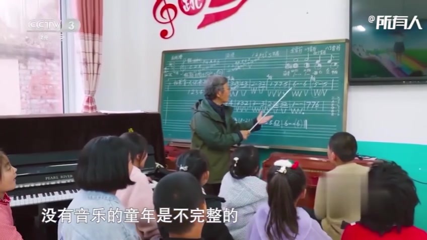 “邓小岚老师走了，但我们会一直唱她教的歌”