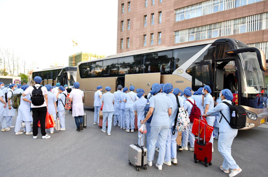 南昌大学二附院核酸采样队150人助力南昌市新一轮区域核酸检测