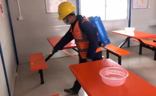 食堂定期做防疫消杀