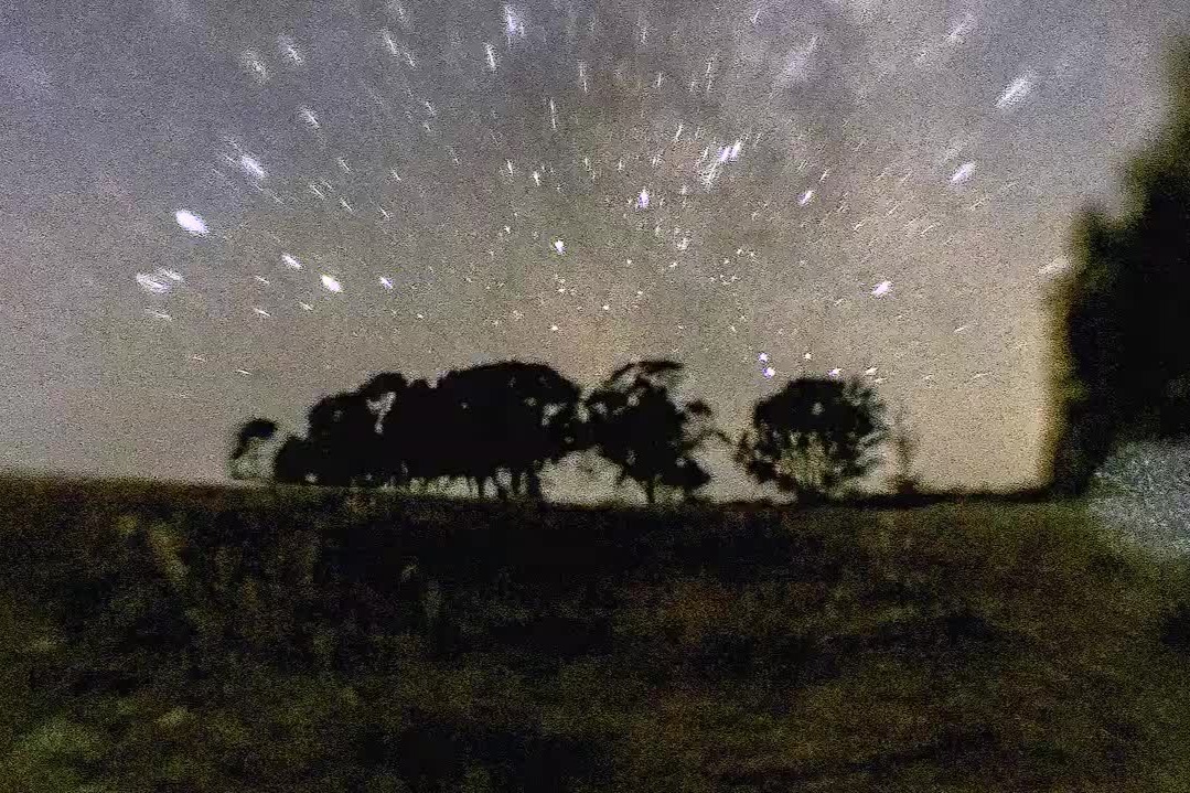 不一样的视角，球形中的银河，看起来很酷