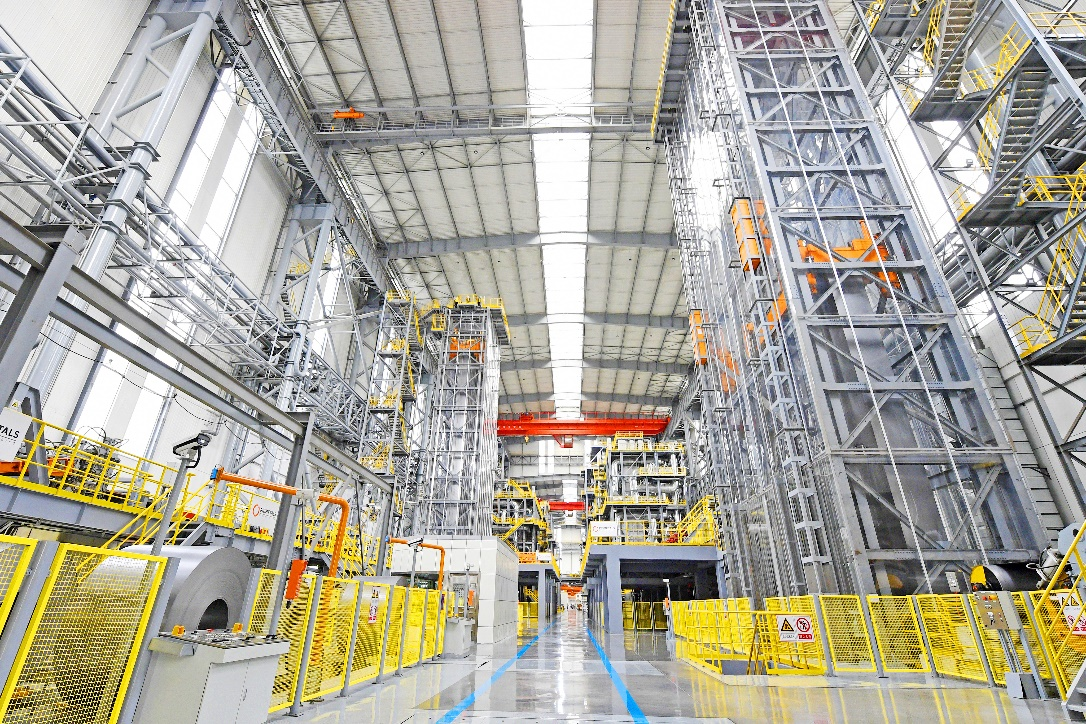 河钢高强汽车板产线，是钢铁行业首家国家智能制造试点示范工厂。 （河钢集团供图）