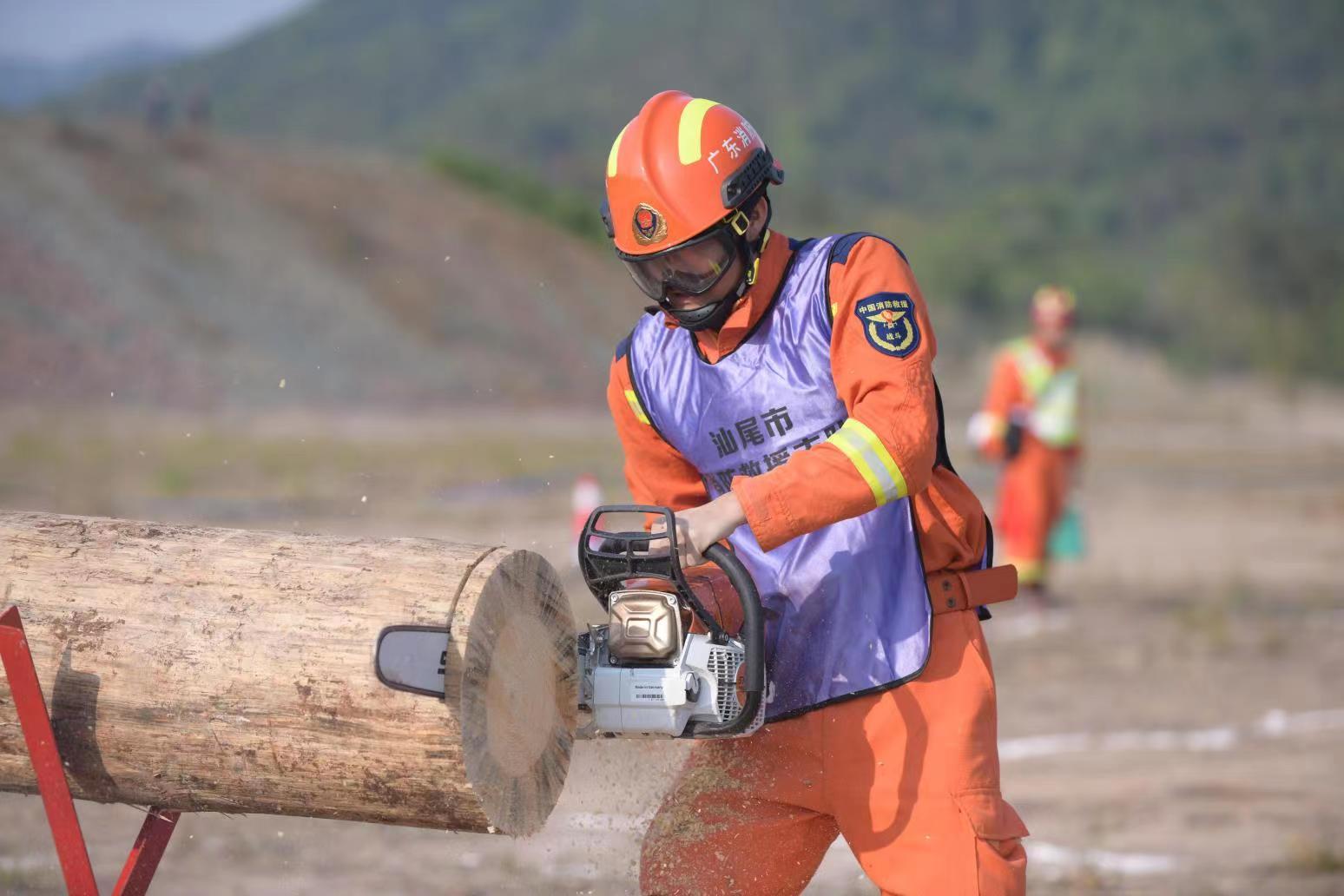 广东消防开展跨区域森林火灾扑救实战拉动演练