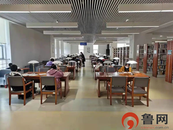 日照市图书馆恢复开放第一天秩序井然书香依旧