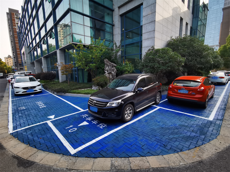 △ 机关单位里的共享车位