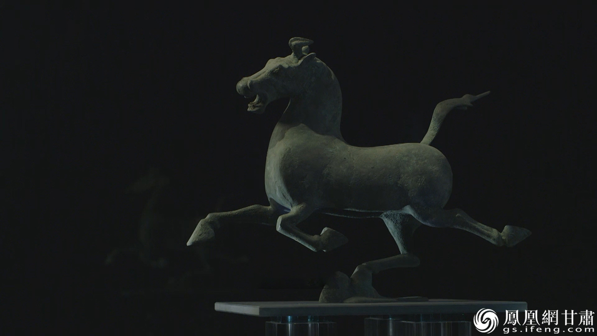1969年出土于武威市雷台汉墓的铜奔马，现藏于甘肃省博物馆，为镇馆之宝。武威市文体广电和旅游局供图
